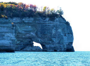 Grand Portal once allowed a small boat, but part dropped and the debris has yet not been washed away.
Click for larger picture.